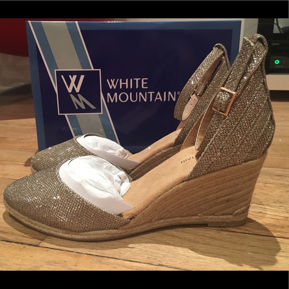 White Mountain Cisco gold glitter wedge